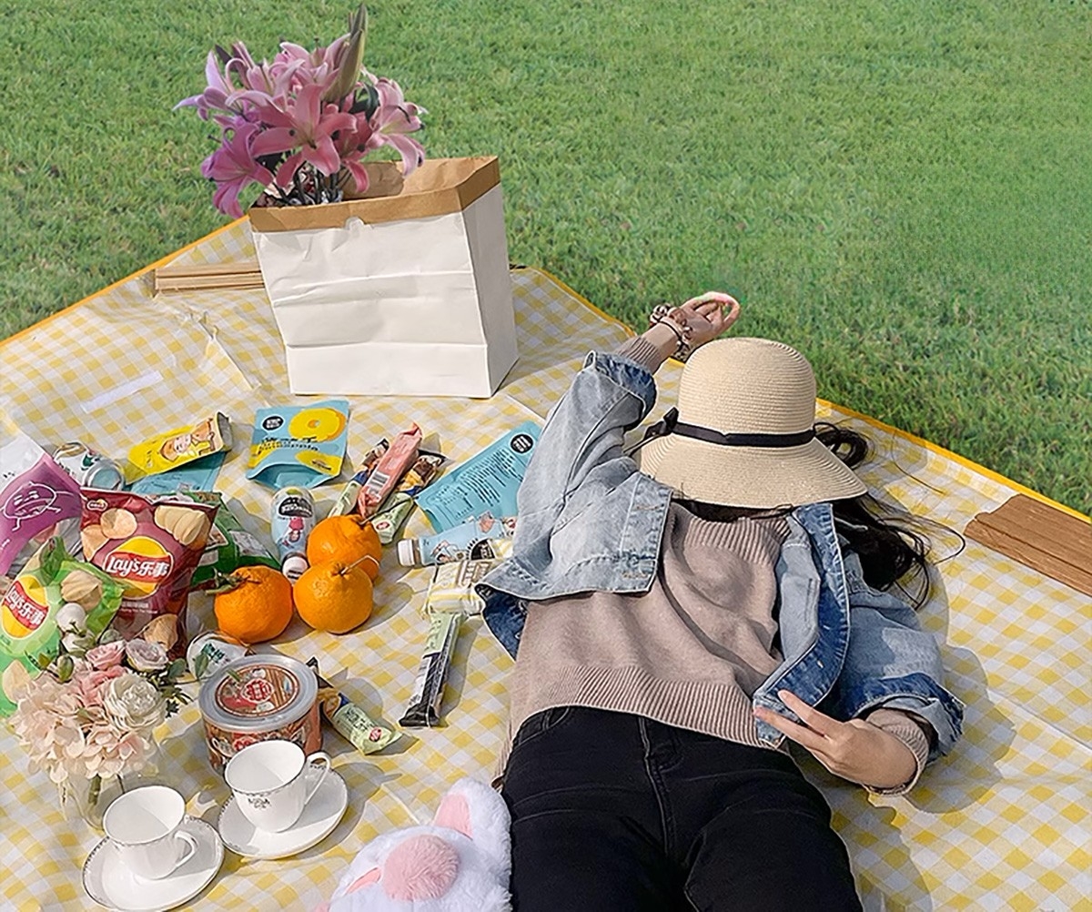 KOC PIKNIKOWY PLAŻOWY MATA BIWAKOWA WODOODPORNA PRZENOŚNA DUŻA 2x2m KRATA ŻÓŁTA
