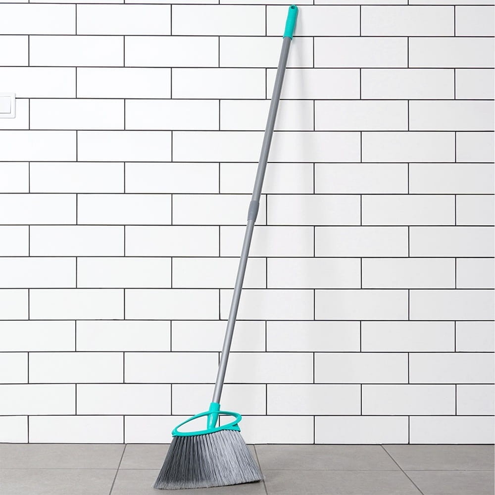 Miotła z teleskopowym kijem 95–133 cm – twarde włosie,